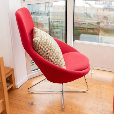 Sunny Maisonette With Views Over Canary Wharf, London